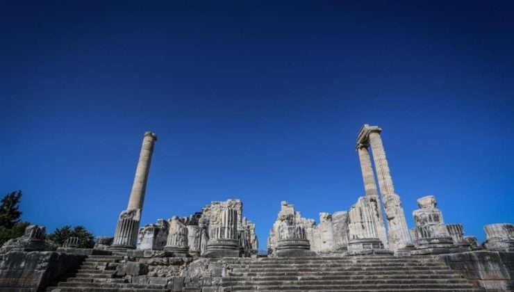 Dünyanın ilk kehanet merkezi Apollon Tapınağı