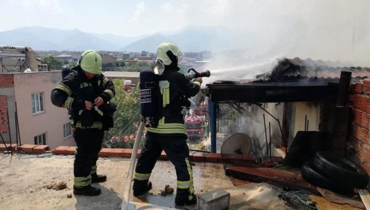 Alev alev yanan ev kullanılamaz hale geldi