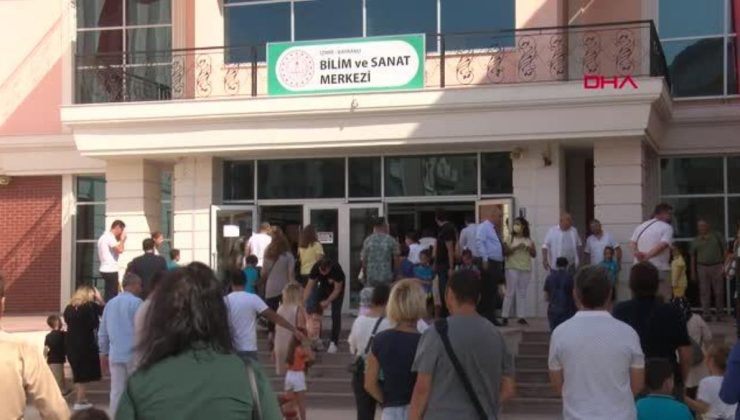 İZMİR’DE UYUM EĞİTİM PROGRAMI KAPSAMINDA VELİLER ÖĞRENCİLERİN HEYECANINA ORTAK OLDU