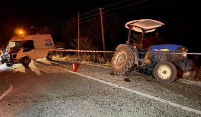 Minibüs traktöre çarptı: 1 ölü, 2 yaralı