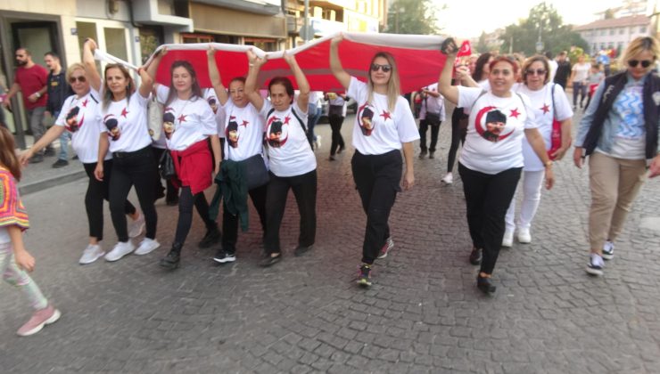 Aydın’da Cumhuriyet Bayramı dolayısıyla Türk kadınlarına saygı yürüyüşü düzenlendi