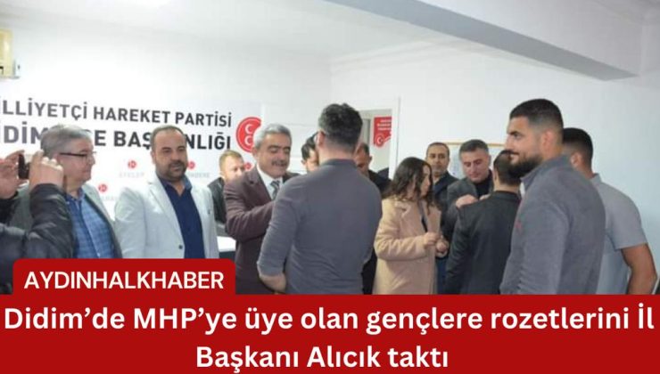 Didim’de MHP’ye üye olan gençlere rozetlerini İl Başkanı Alıcık taktı 