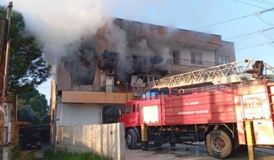 Ev yangınında 2 kişi hastaneye kaldırıldı