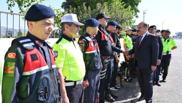 Vali Canbolat Jandarma Ve Emniyet Personeliniyle Bayramlaştı