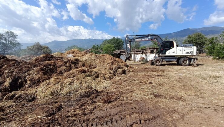 Bozdoğan’da 70 Ton Saman Kül Oldu!