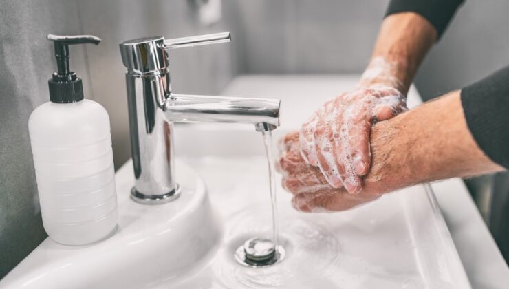 Uzmanlar uyardı: “Hastalık yapan mikroorganizmalar eller üzerinde 60 dakika canlı kalabiliyor”