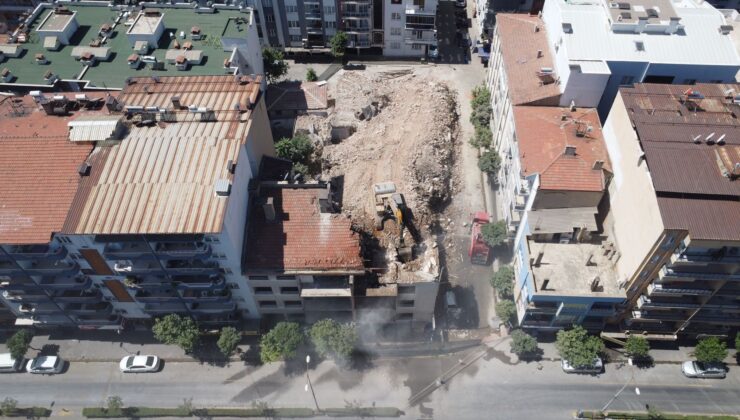 Emniyet Müdürlüğü D Hizmet Binası’nın yıkımı sürüyor
