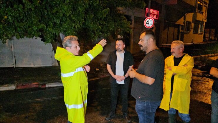 Başkan Tetik, su baskını olan mahallelerde incelemelerde bulundu