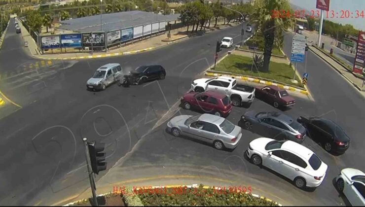 Aydında Bi̇ri̇ Bebek 4 Ki̇şi̇ni̇n Yaralandığı Kazanın Görüntüleri̇ Ortaya Çıktı