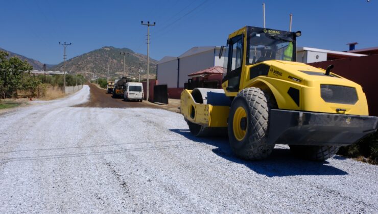 Aydın Büyükşehir Belediyesi’nden Kuyucak’ın kırsal mahallelerine asfalt hizmeti