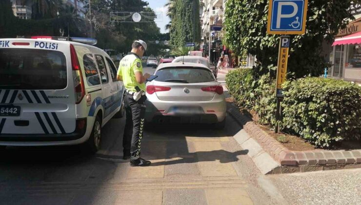 Trafik ekipleri, engellilere engel olan sürücüleri affetmedi