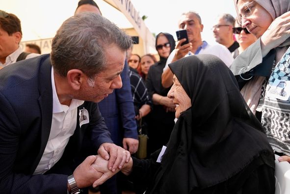 Anıl Yetişkin Didim’deki cenaze törenine katıldı