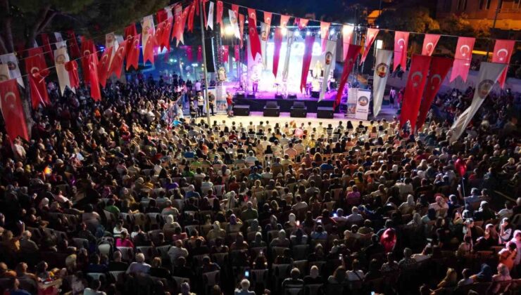 Kuyucak, kurtuluş gününü konserle kutladı