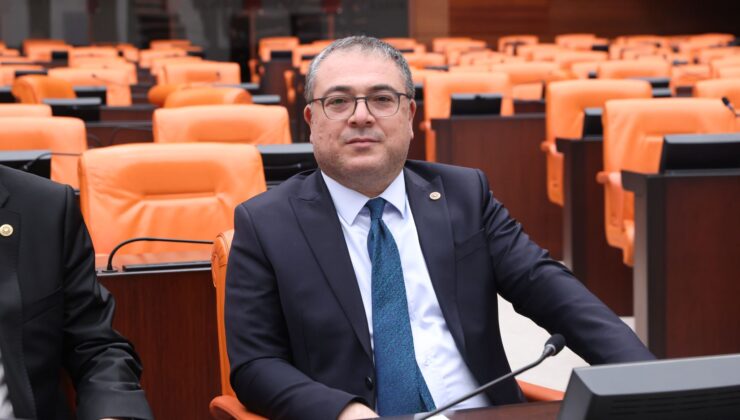 CHP’Lİ EVRİM KARAKOZ: “ÇARE CUMHURİYET’E SIMSIKI SARILMAKTIR”