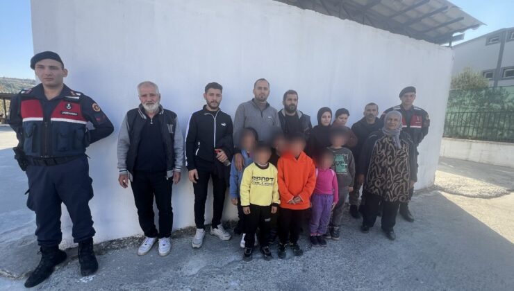 Tarlaya gizlenen 14 düzensiz göçmen yakalandı