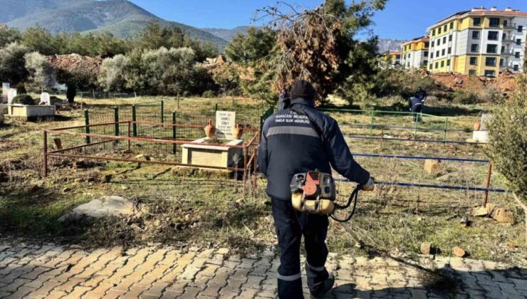 Karacasu’da mezarlıklarda temizlik çalışması başlatıldı