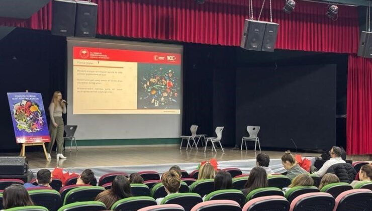 Kuşadası’nda öğrenciler ’deniz çöpleri’ konusunda bilgilendirildi