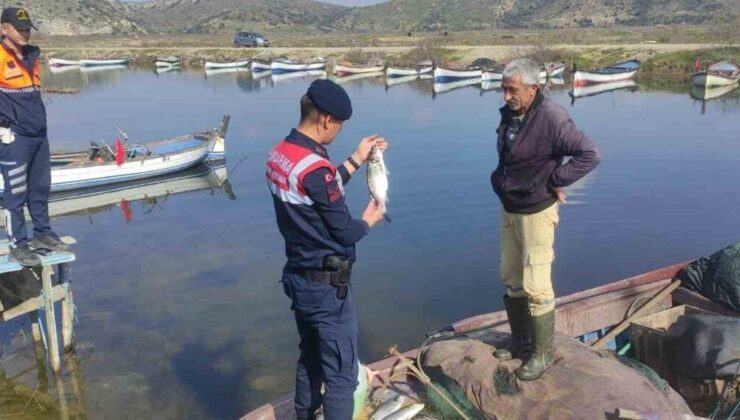 Jandarma, Bafa Gölü’nde balık avcılarını denetledi