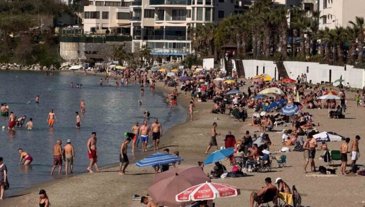 Kuşadası’na yaz geldi, plajlar doldu