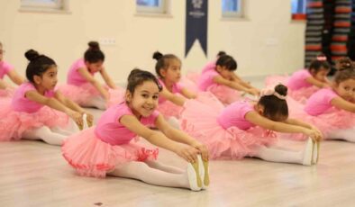 Büyükşehir’in kurslarıyla Aydınlı minikler bale öğreniyor
