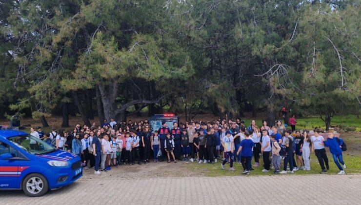 Jandarma personeli öğrencileri bilgilendirdi