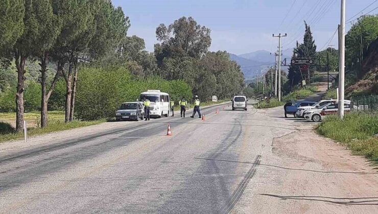 Köşk’te jandarma trafikten denetim