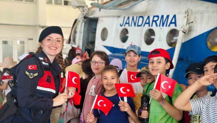 Minikler helikopter üssünde unutulmaz bir gün geçirdi