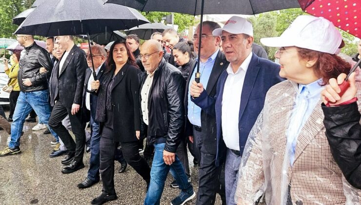 Yağmur altında 1 Mayıs büyük bir coşku ile kutlandı; Başkan Yetişkin işçileri yalnız bırakmadı