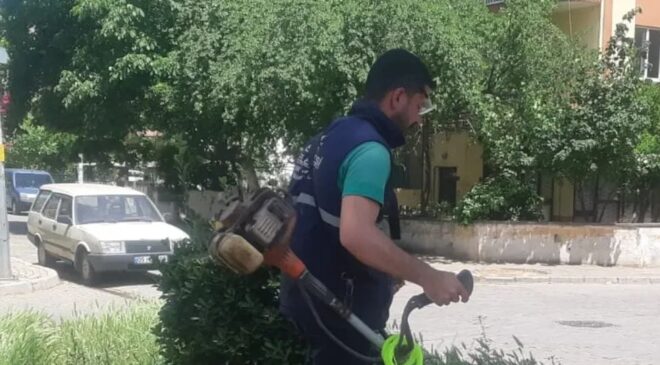 BAŞKAN YETİŞKİN HİZMETTE HIZ KESMİYOR