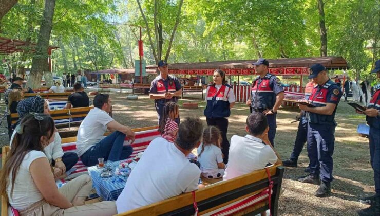 Bozdoğan’da jandarma ekiplerinden bilgilendirici devriye