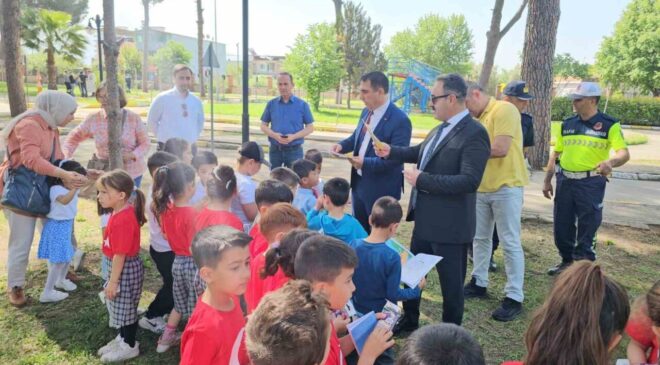 Nazilli’de minikler trafik kurallarını uzmanlarından öğrendi
